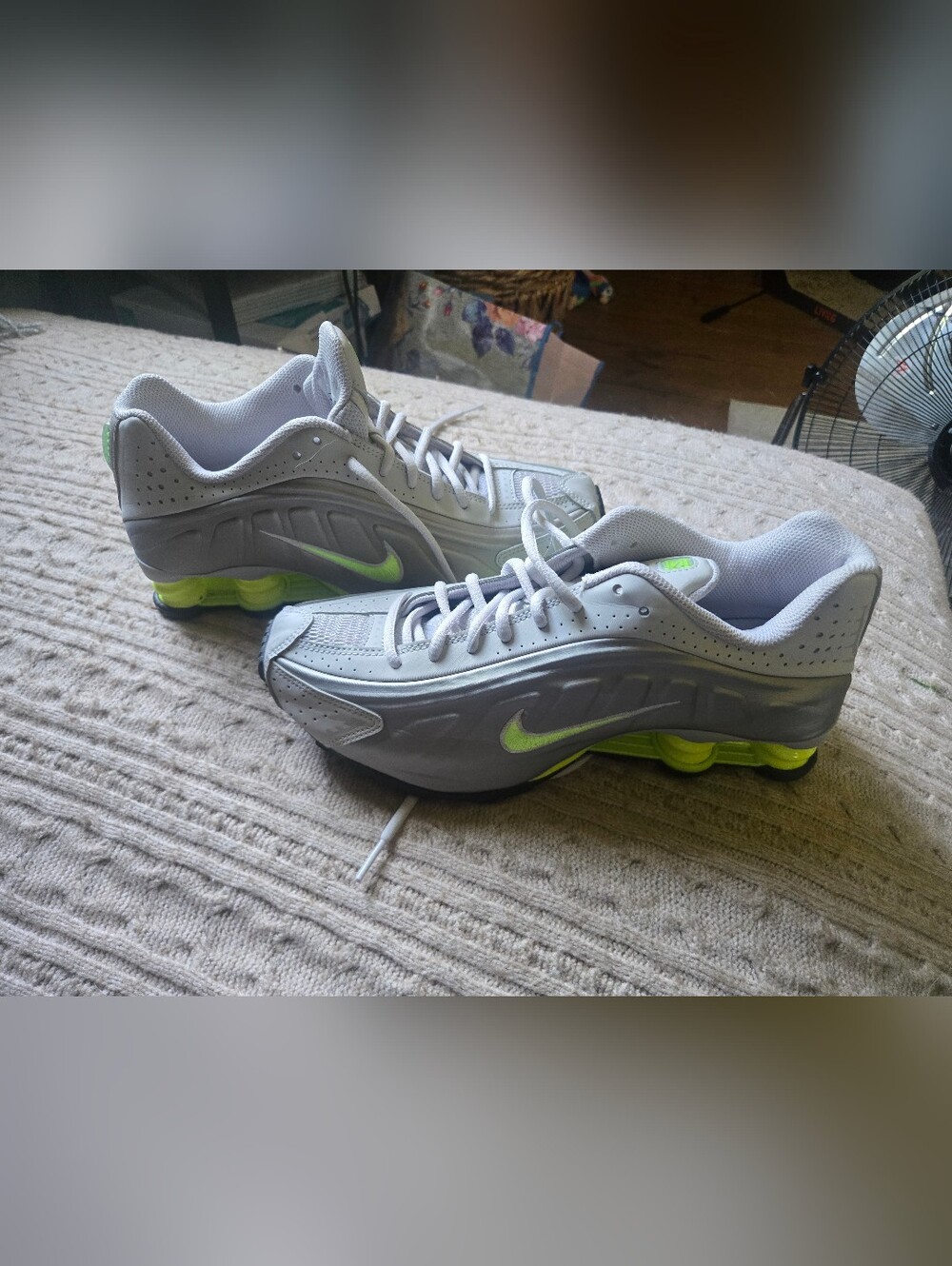 Nike Shox In Volt And Silver Colour Pattern Running Shoes